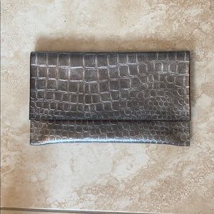 Metallic Clutch 🤍 * Local Puertorrican Designer